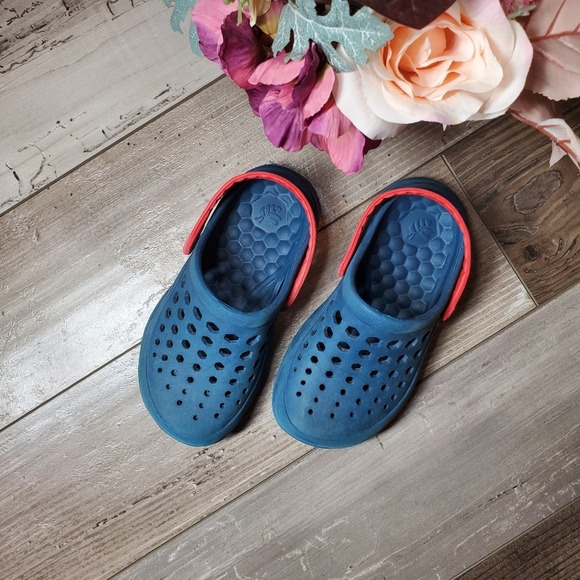 Joybees Blue and Red Toddler Boy Slip-On Clog Water Shoes Size 10/11 GUC - Picture 3 of 14